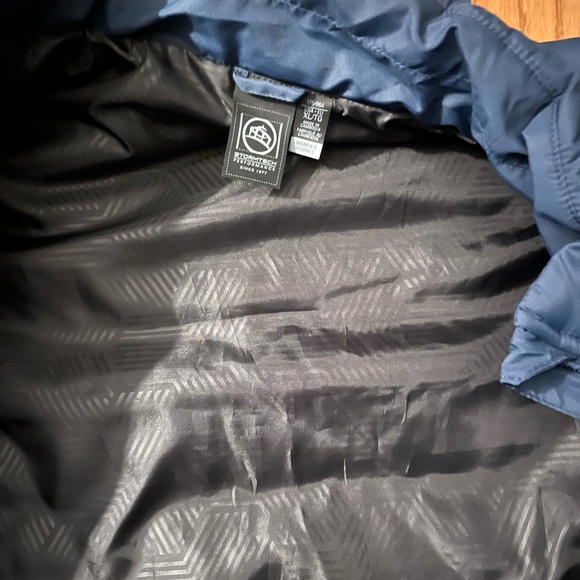 Women's Quilted Vest - Picture 4 of 8